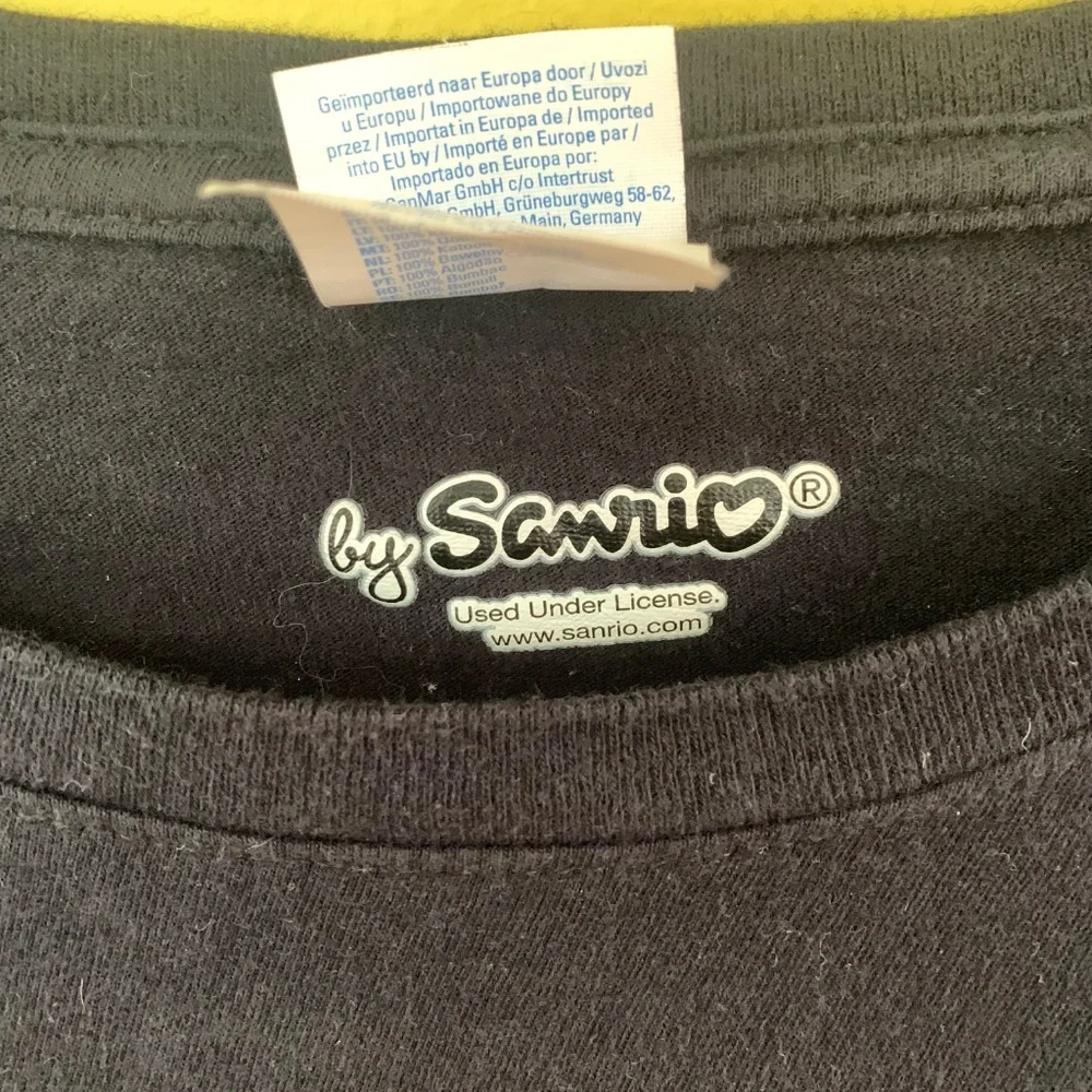 San Rio Hello Kitty tshirt - Picture 2 of 3